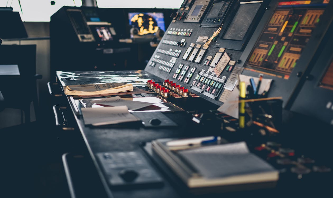 電力品質的隱形代價：機電工程如何守住工廠產線的良率底線